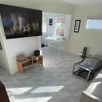 Entire 3Bdr Home W/Parking, Backyard, Firepit, Bbq