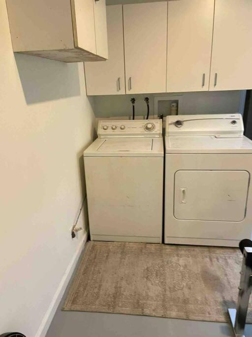 Entire 3bdr W/parking, Backyard, Firepit, Bbq Villa *